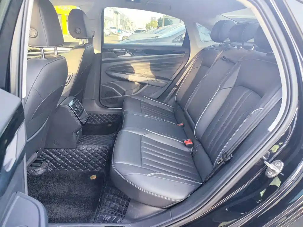 Volkswagen Passat — фото 9
