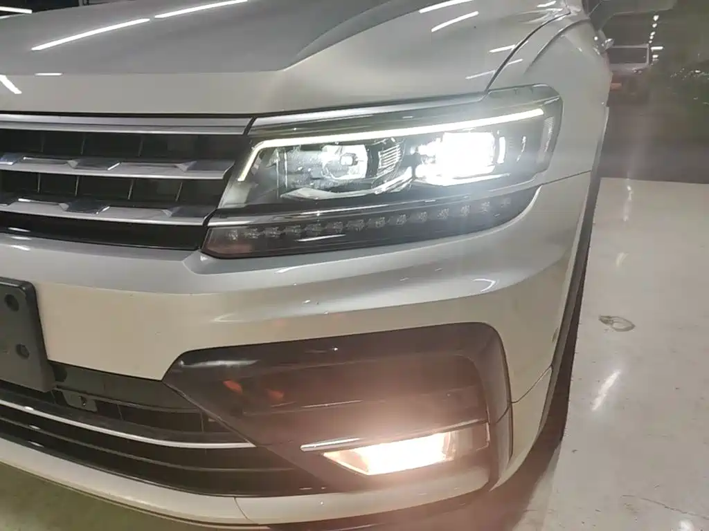 Volkswagen Tiguan L — фото 18