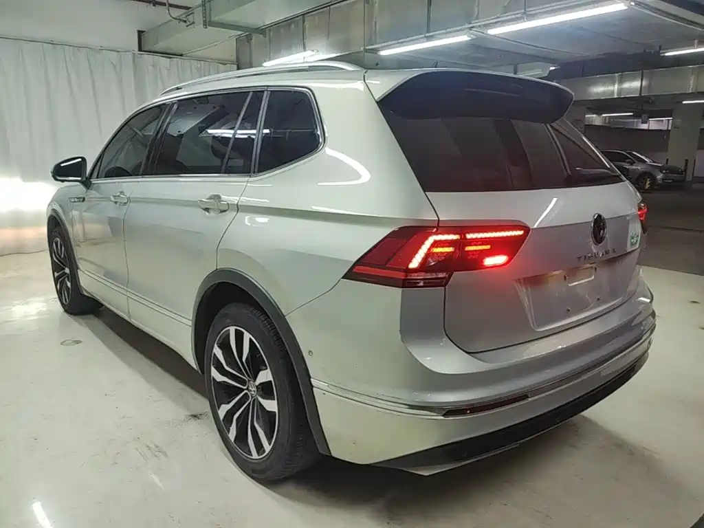 Volkswagen Tiguan L — фото 23