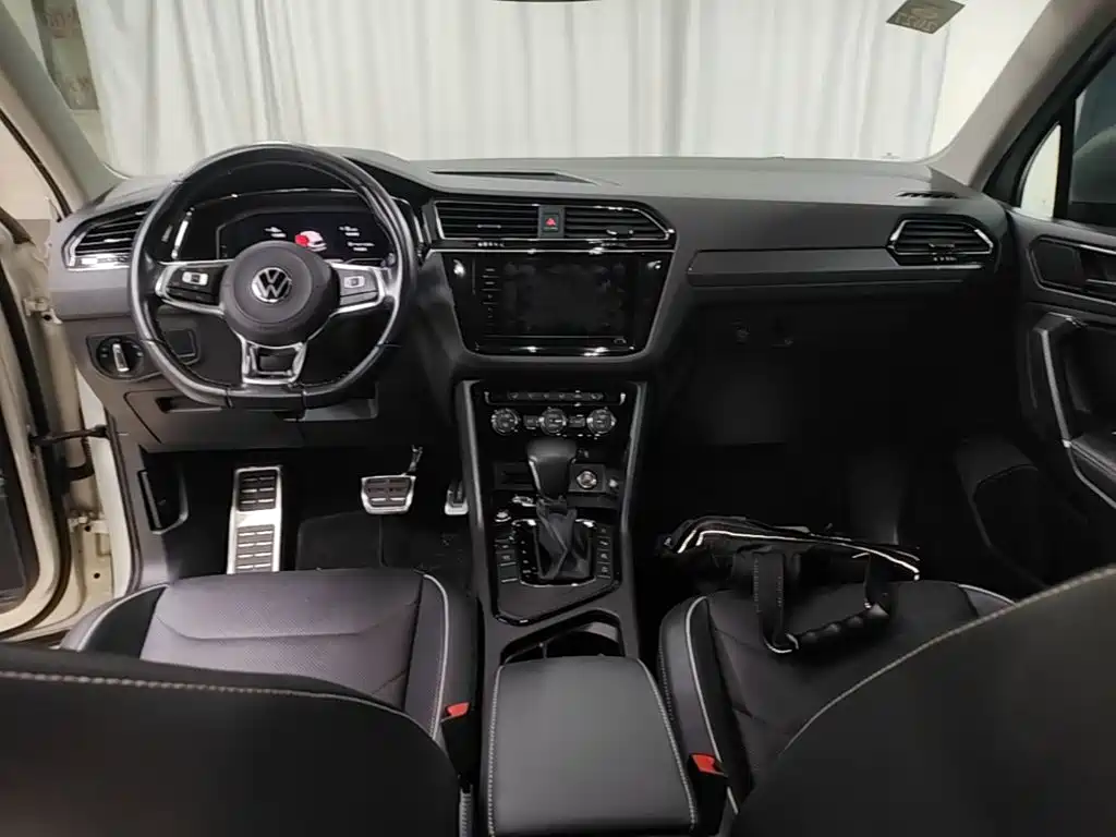 Volkswagen Tiguan L — фото 6