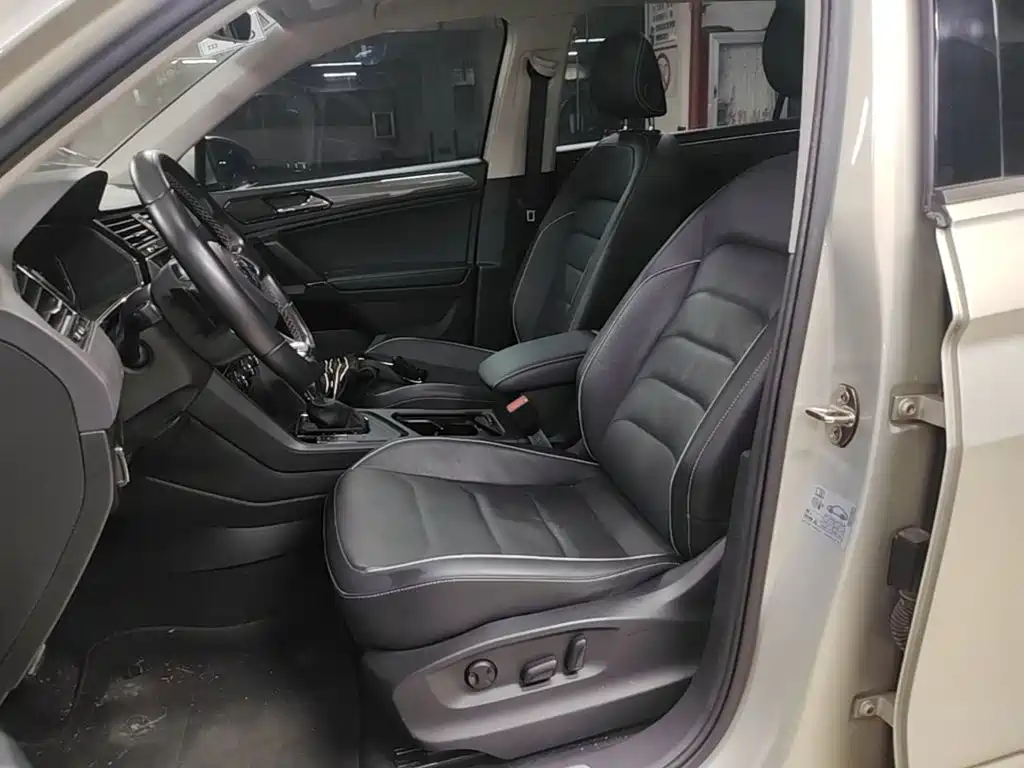 Volkswagen Tiguan L — фото 11