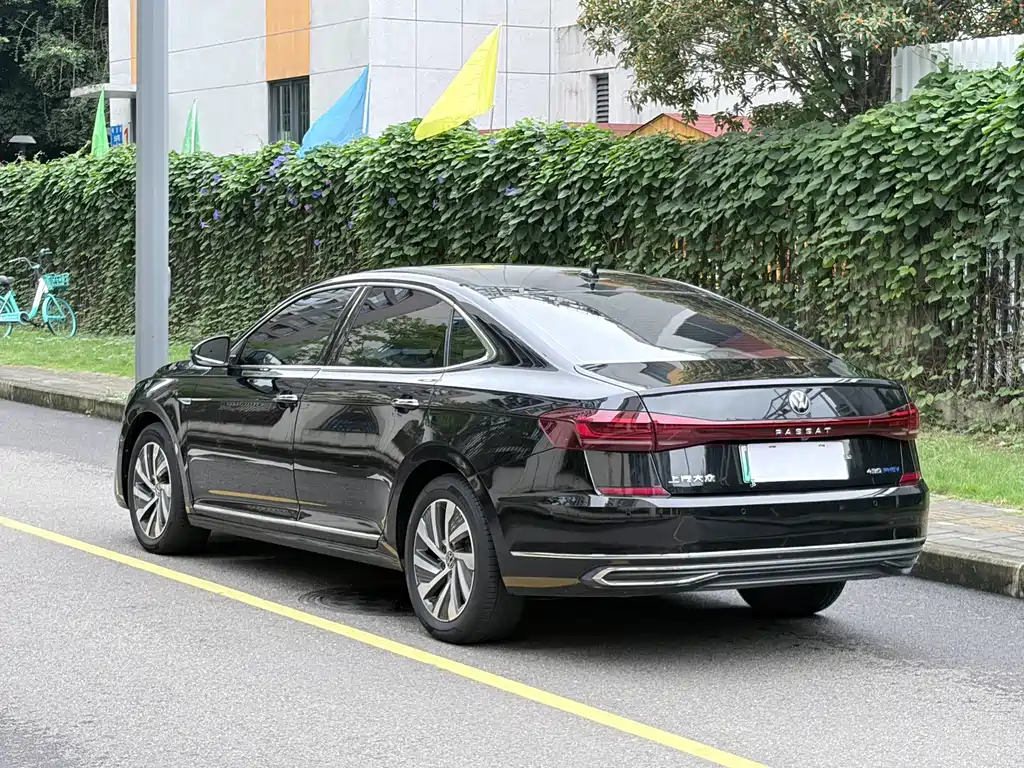 Volkswagen Passat PHEV — фото 5