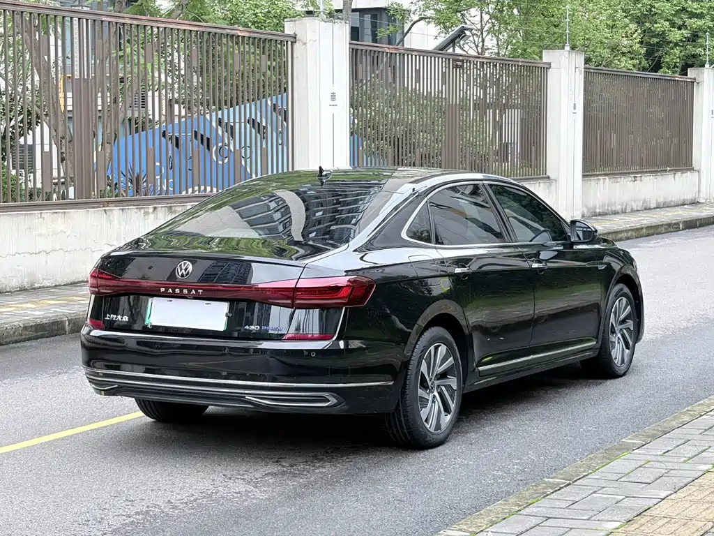Volkswagen Passat PHEV — фото 7
