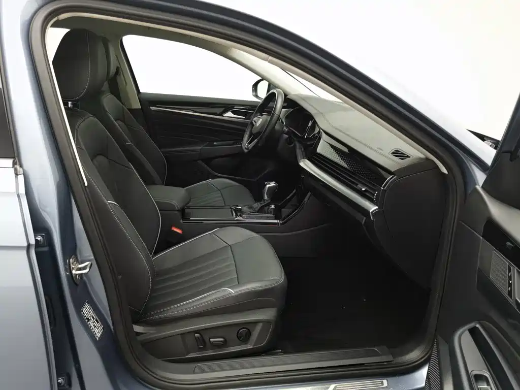 Volkswagen Passat — фото 23