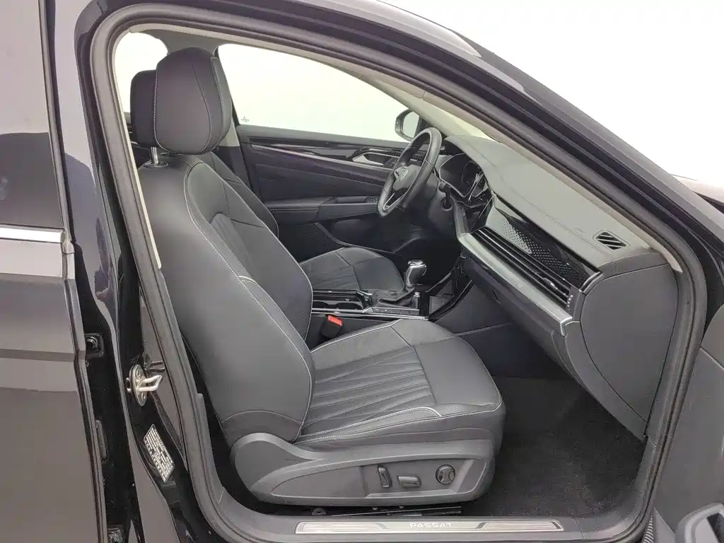Volkswagen Passat — фото 23