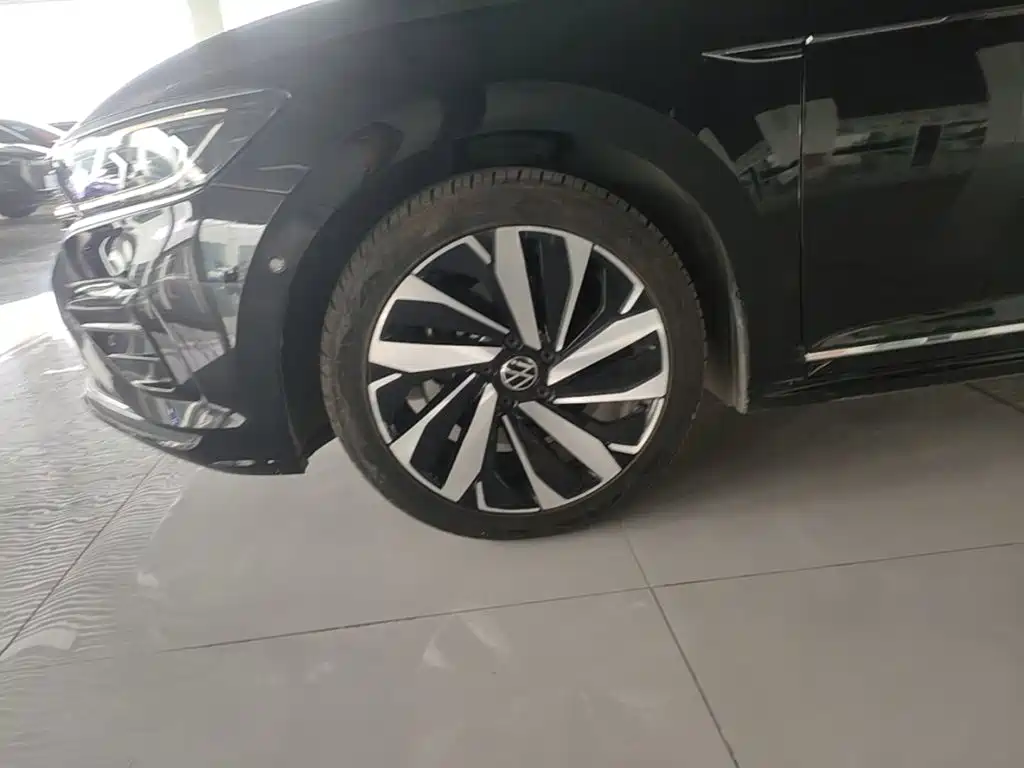 Volkswagen Passat — фото 23