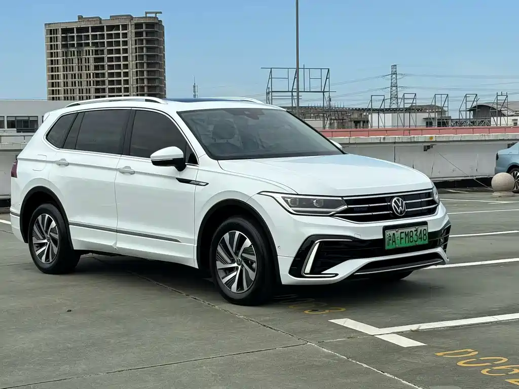 Volkswagen Tiguan L PHEV — фото 3