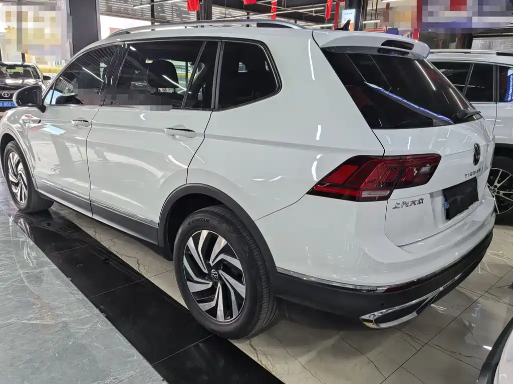 Volkswagen Tiguan L — фото 4