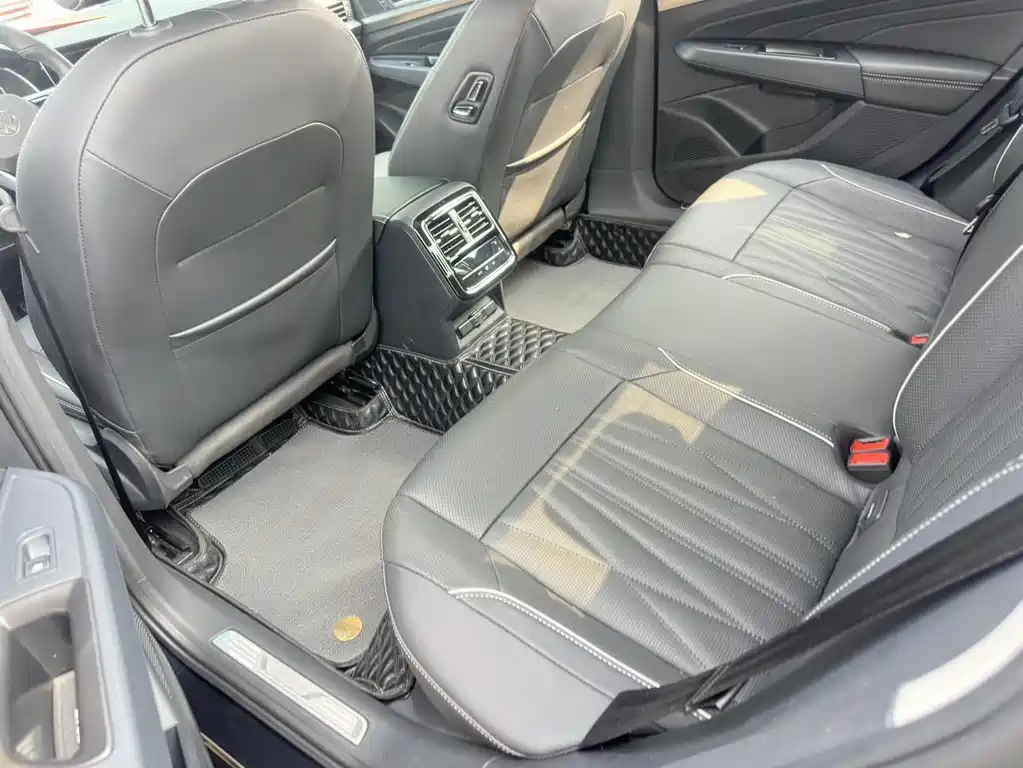 Volkswagen Passat — фото 13