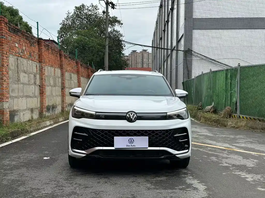 Volkswagen Tiguan L — фото 2