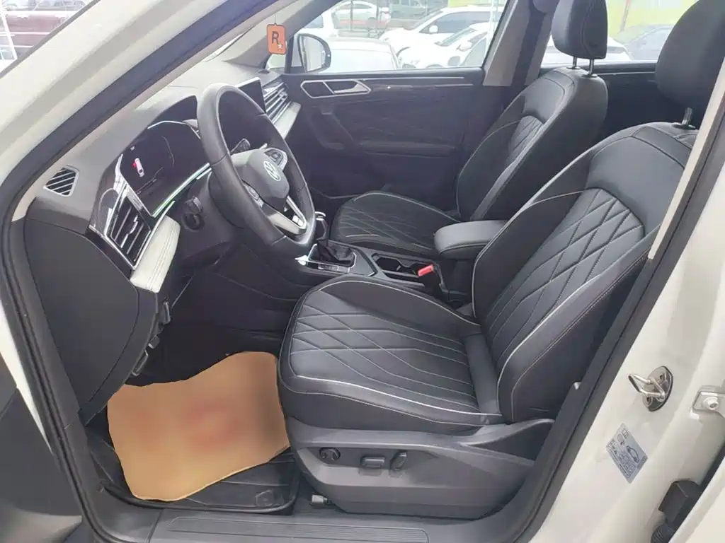 Volkswagen Tiguan L — фото 15
