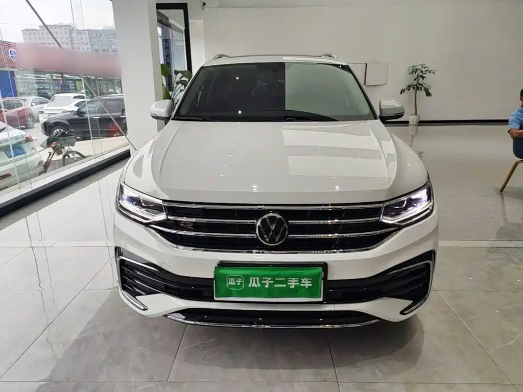 Volkswagen Tiguan L — фото 3