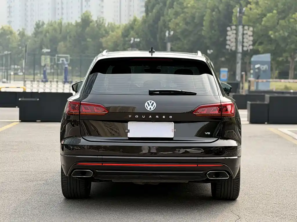 Volkswagen Touareg — фото 11