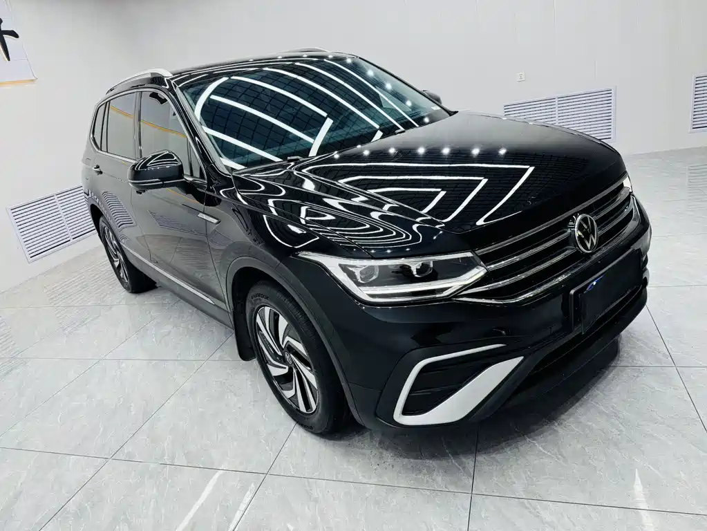 Volkswagen Tiguan L — фото 3