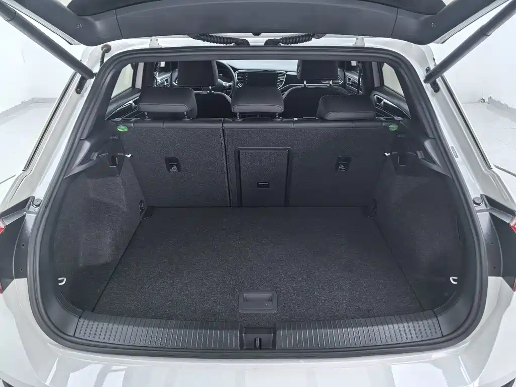 Volkswagen T-Roc — фото 16