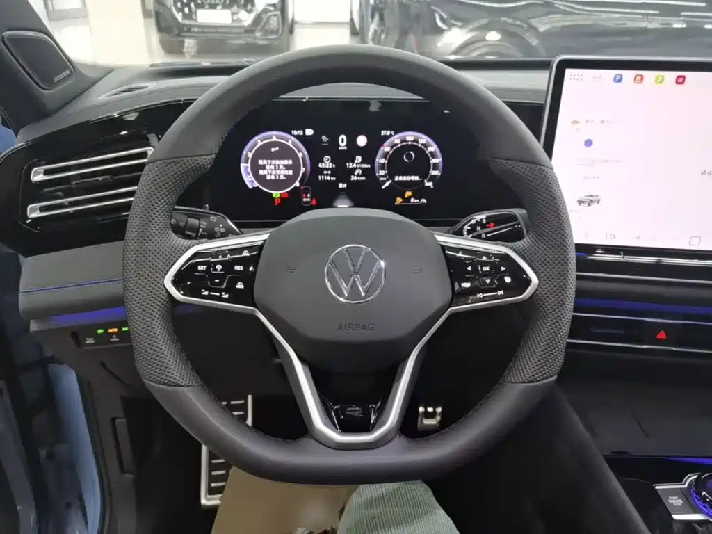 Volkswagen Tiguan L — фото 11