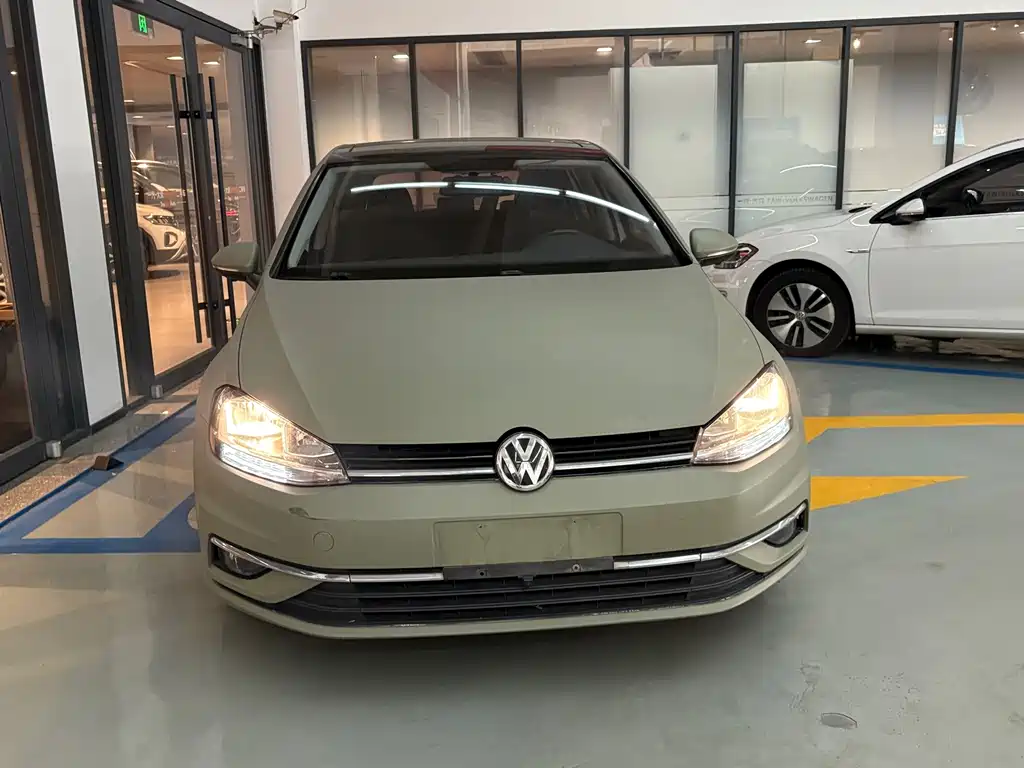 Volkswagen Golf — фото 10