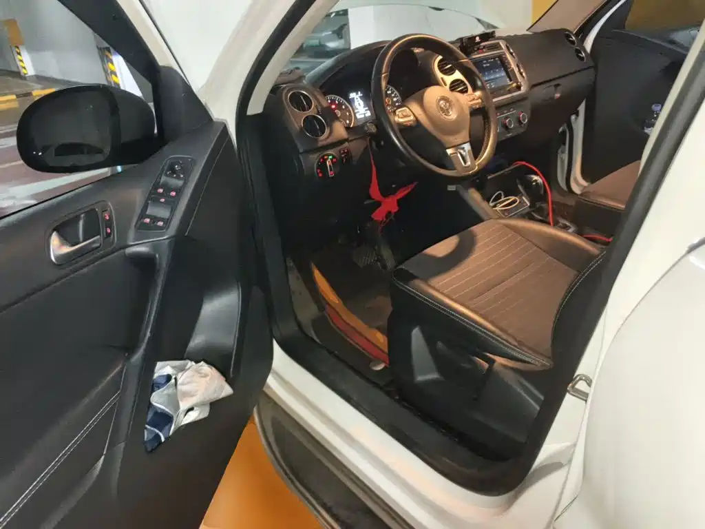 Volkswagen Tiguan — фото 17