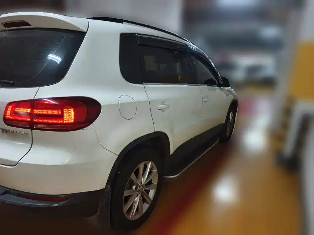Volkswagen Tiguan — фото 6
