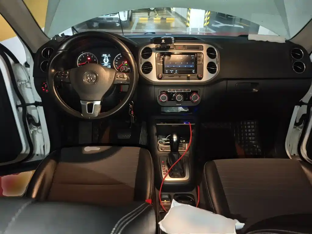 Volkswagen Tiguan — фото 10