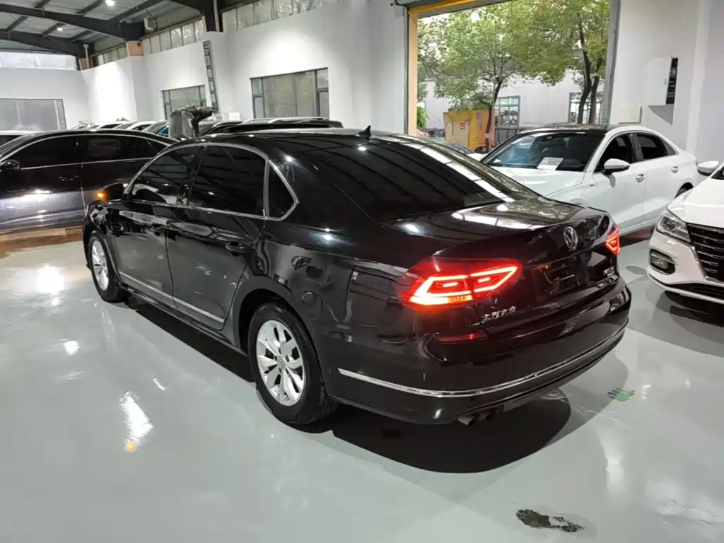 Volkswagen Passat — фото 5