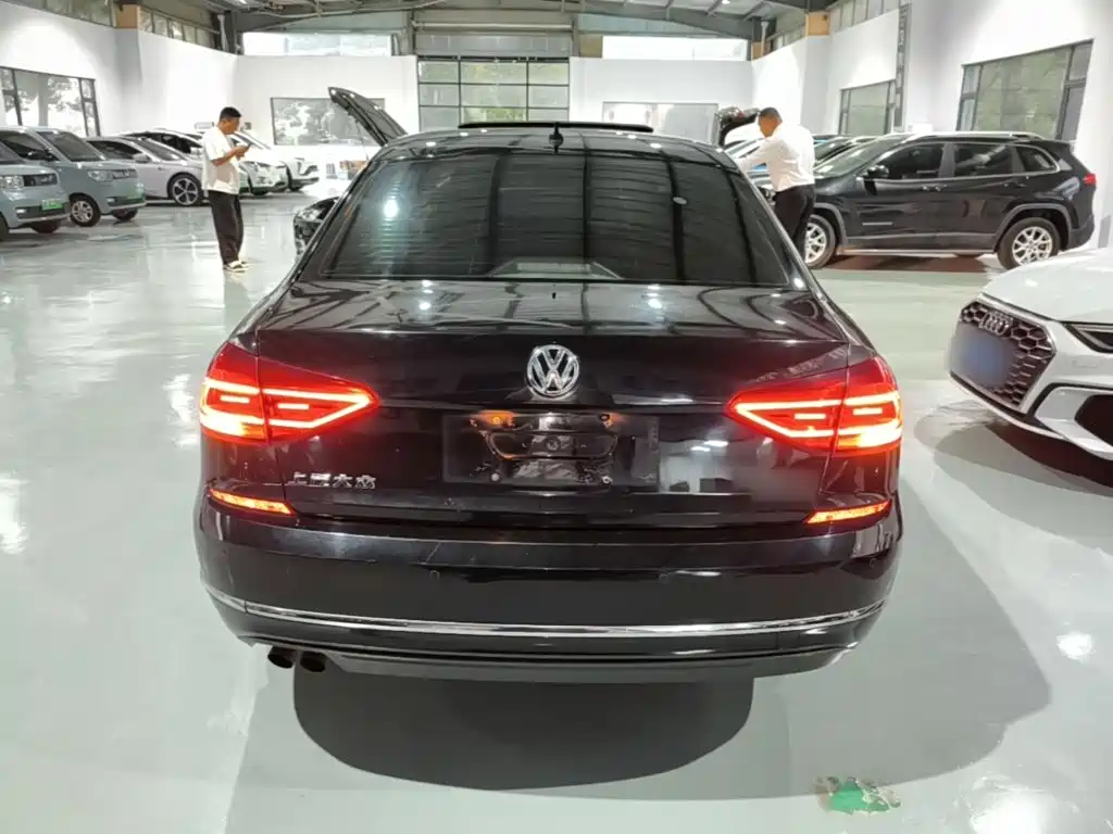 Volkswagen Passat — фото 6