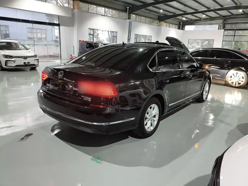 Volkswagen Passat — фото 7