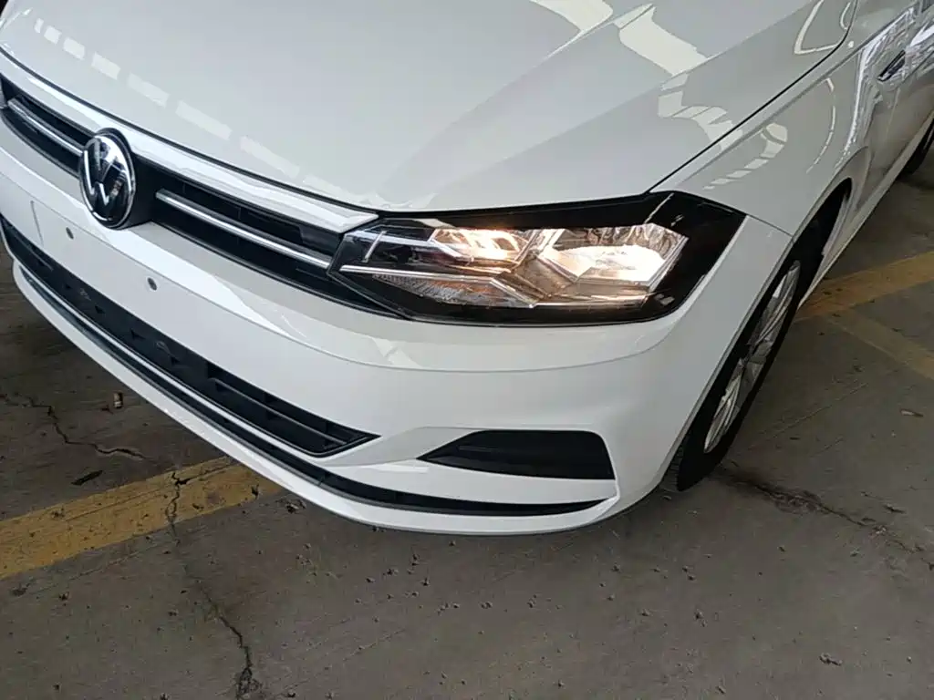 Volkswagen Polo — фото 24