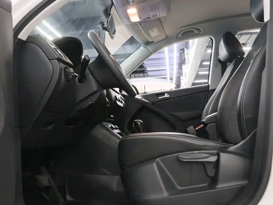 Volkswagen Tiguan — фото 13