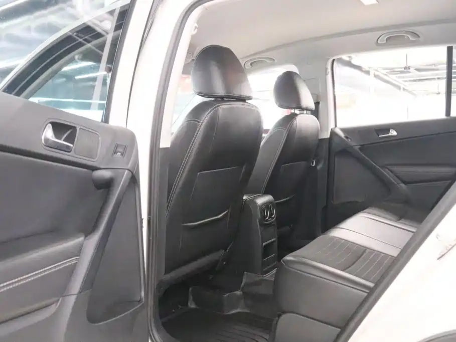Volkswagen Tiguan — фото 15