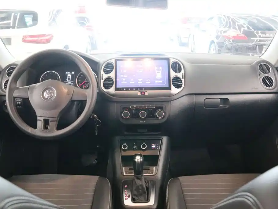 Volkswagen Tiguan — фото 5