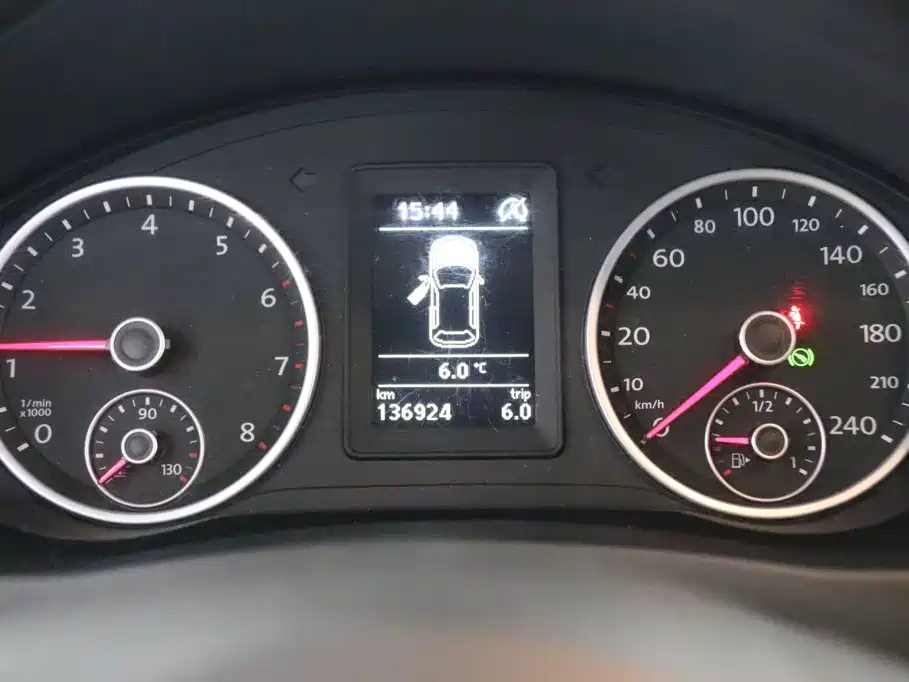 Volkswagen Tiguan — фото 6