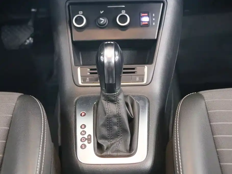 Volkswagen Tiguan — фото 9
