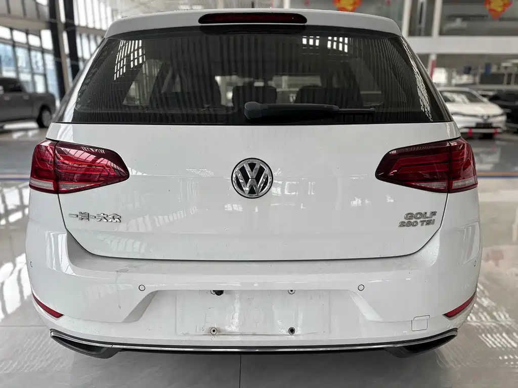 Volkswagen Golf — фото 10