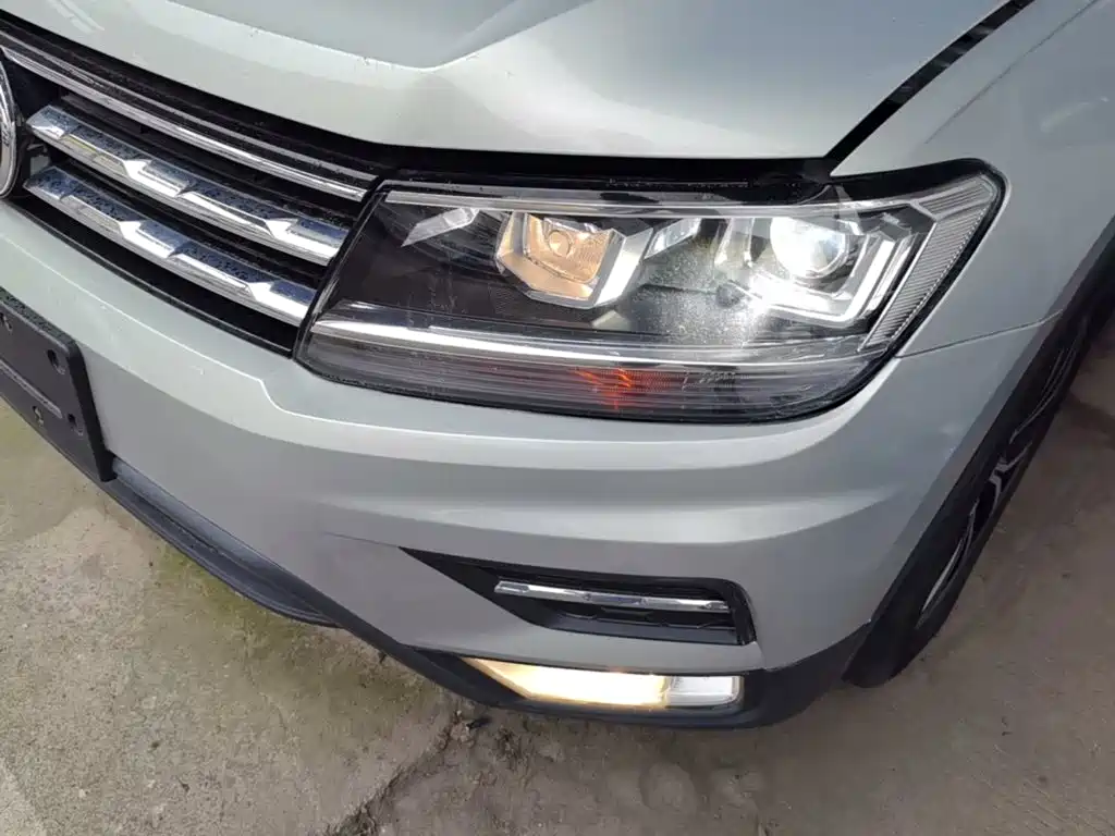 Volkswagen Tiguan L — фото 24