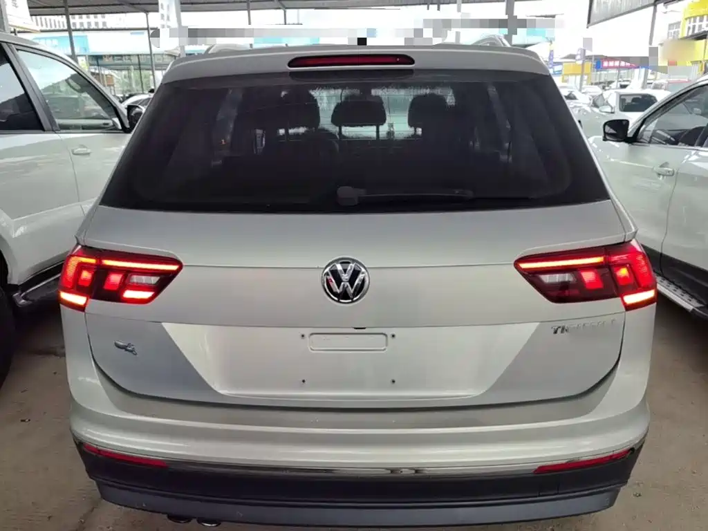 Volkswagen Tiguan L — фото 6
