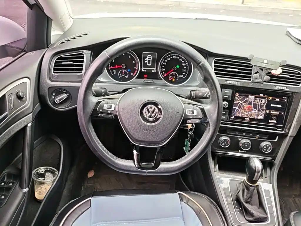 Volkswagen Golf — фото 11