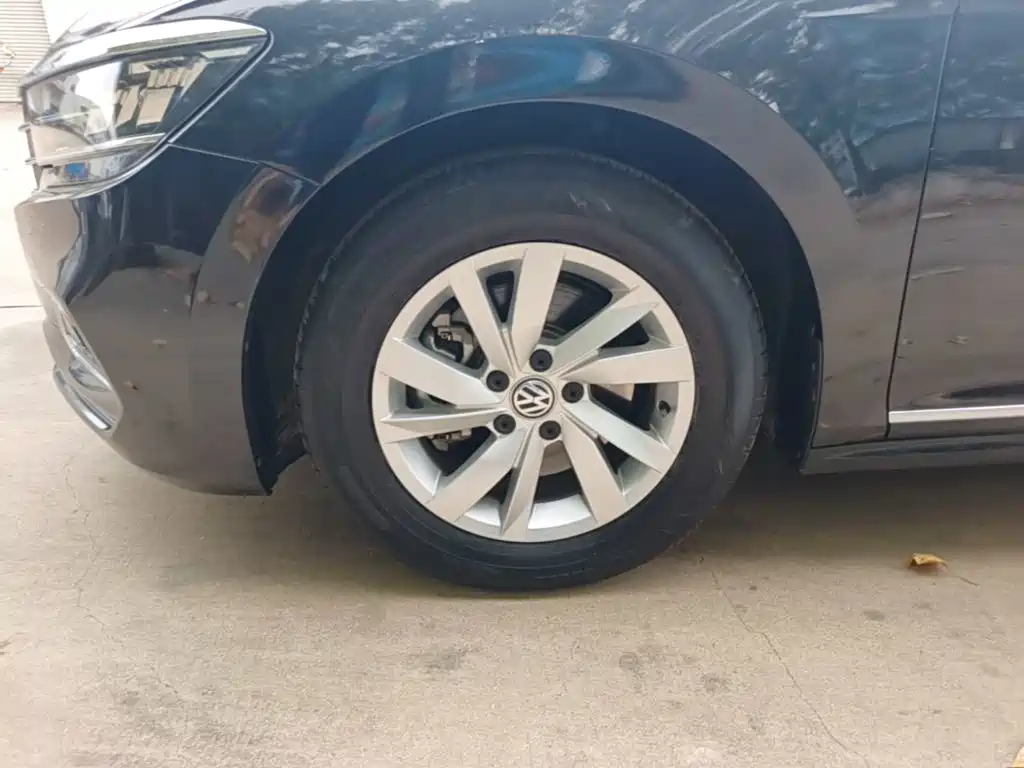 Volkswagen Passat — фото 23