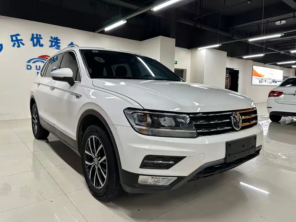 Volkswagen Tiguan L — фото 3