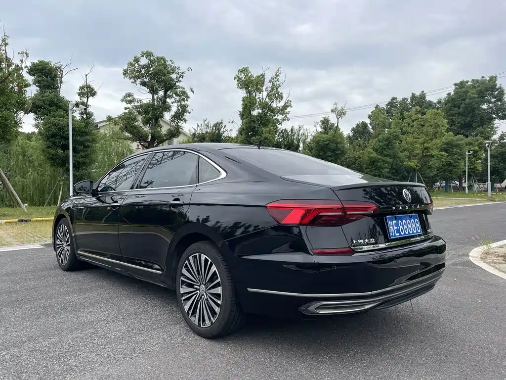 Volkswagen Passat — фото 6