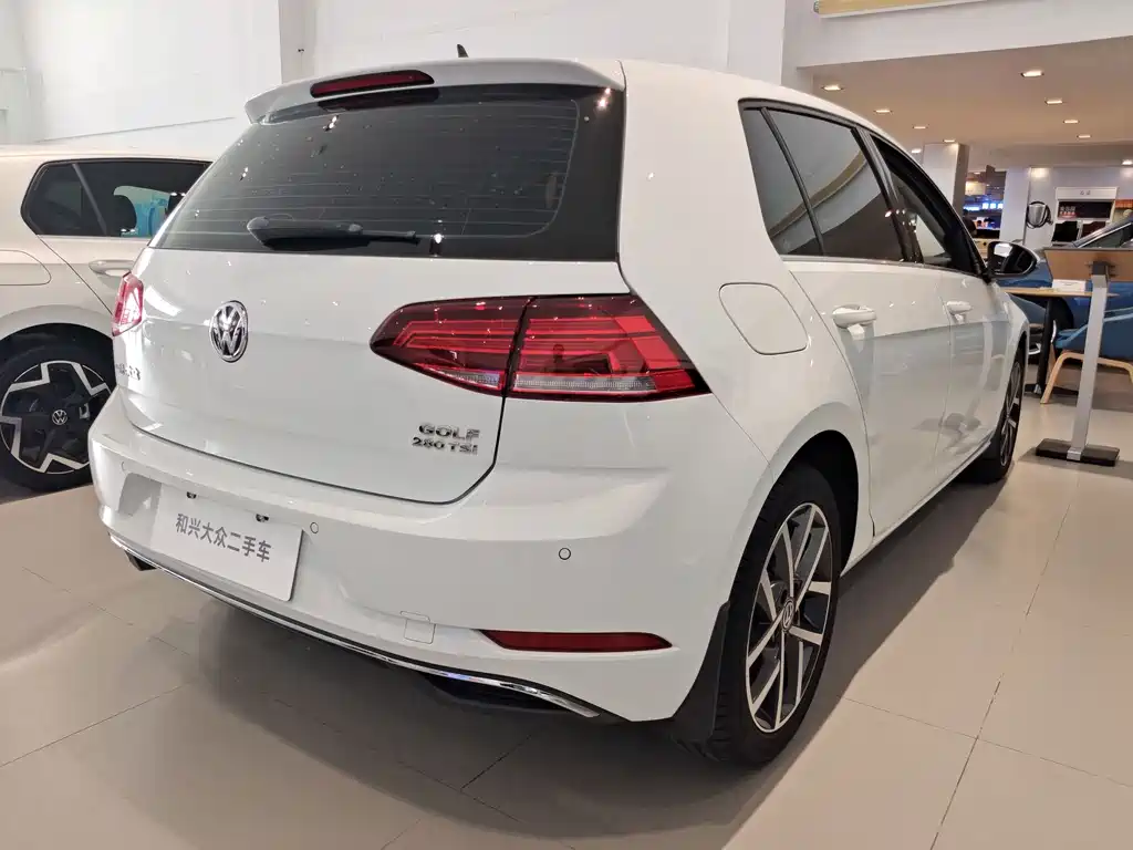 Volkswagen Golf — фото 5