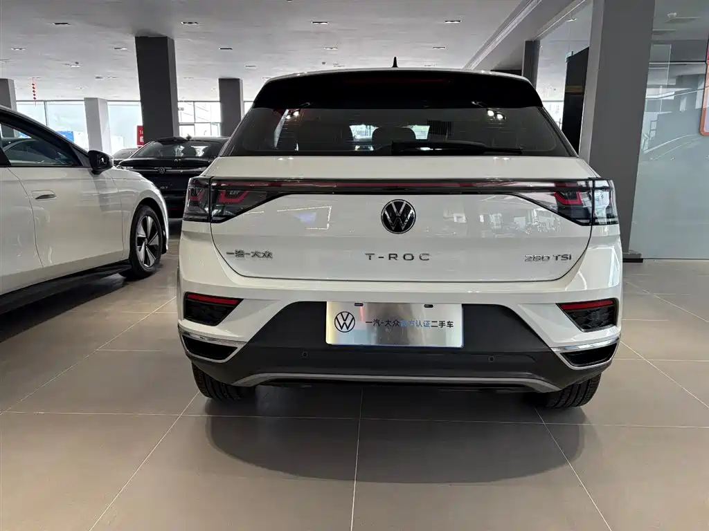 Volkswagen T-Roc — фото 8