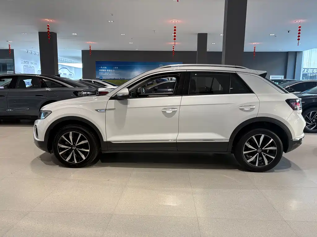 Volkswagen T-Roc — фото 7