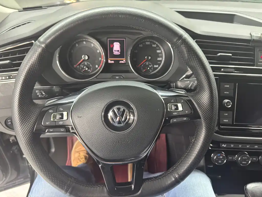 Volkswagen Tiguan L — фото 14