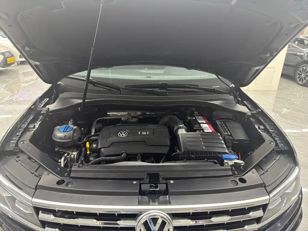 Volkswagen Tiguan L — фото 17