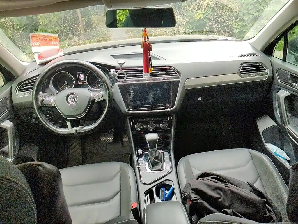 Volkswagen Tiguan L — фото 10