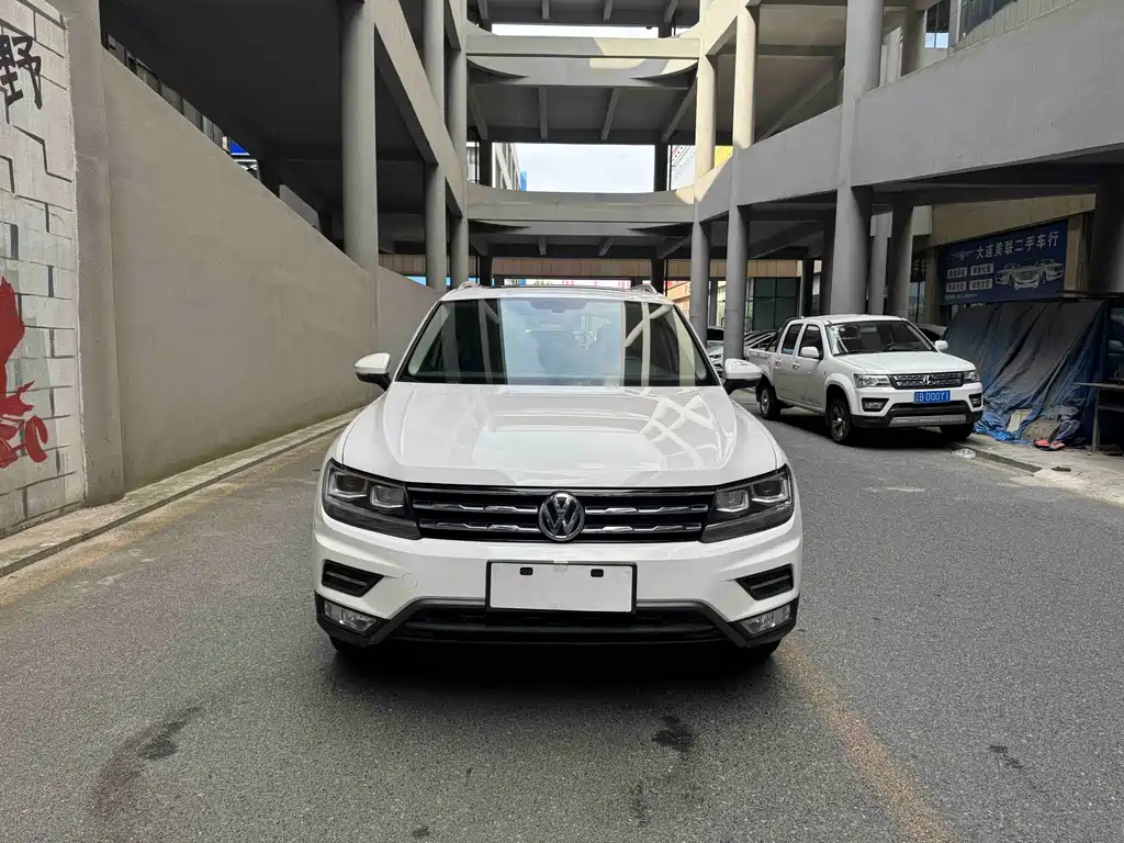 Volkswagen Tiguan L — фото 2
