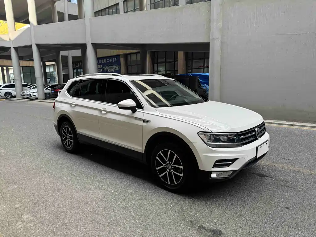 Volkswagen Tiguan L — фото 3
