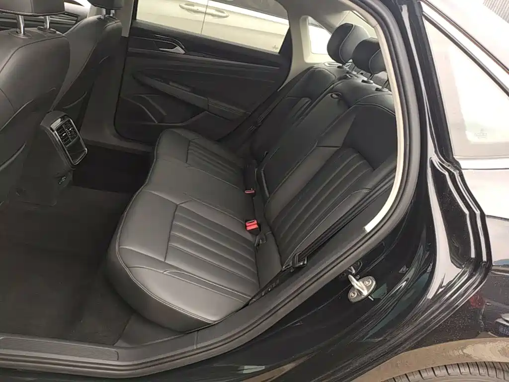 Volkswagen Passat — фото 17