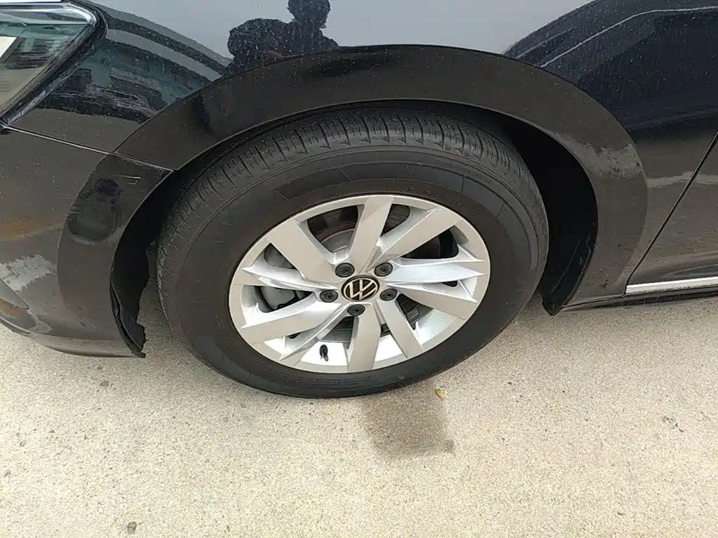 Volkswagen Passat — фото 23